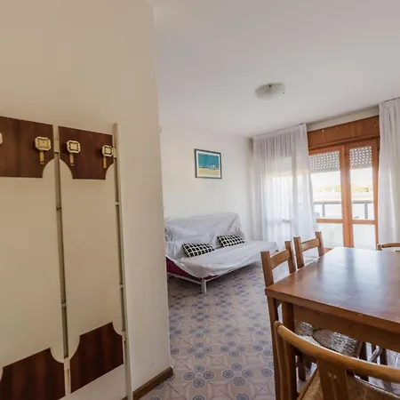 Apartamento With Balcony And View